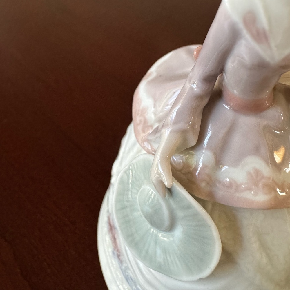 Lladro Lady Figurine in Pink and Cream - Picture 8 of 12